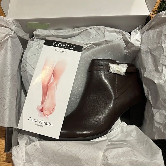 Vionic Upton Leather Ankle Boots Orthaheel Zip Deco Buckle new - Picture 3 of 15